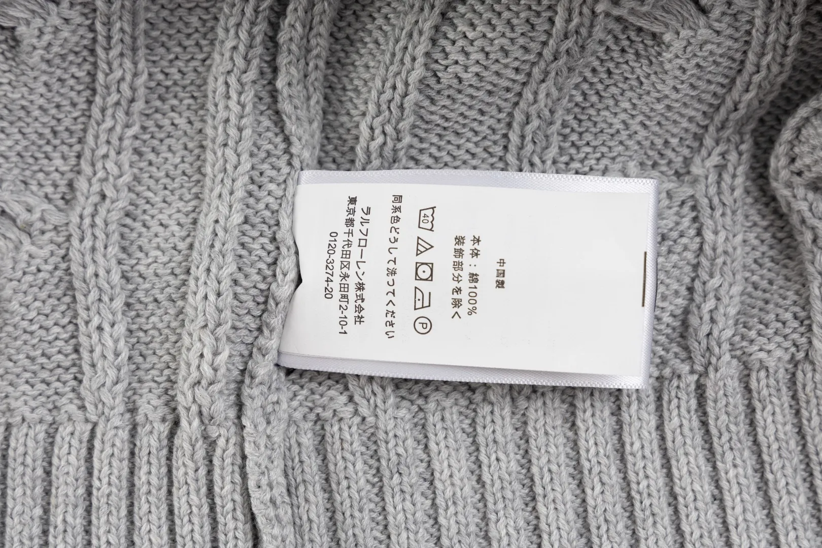 P176 #R82 Ralph Lauren Small Label Cable V Neck Vest Sleeveless Twist Sweater Women's Top Size: XS S M L Color: White Yellow Light Blue Pink Khaki Gray Navy Black Classic Cotton Yarn 100% White Cotton High Quality Classic Style Has Always Been Popular! The workmanship details are very good! Wearing a vest with a shirt is always the standard, with classic brand embroidery on the chest! All major stars have the same style! Best for couples. High quality goods! Xinjiang cotton micro-elastic and smooth fabric has excellent quality. Pure cotton is soft and skin-friendly. Length: 60/61/63/65 Bust: 44/46/49/52 Shoulder width: 36/37.5/39/41